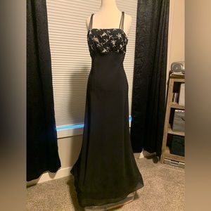 Long formal black prom dress